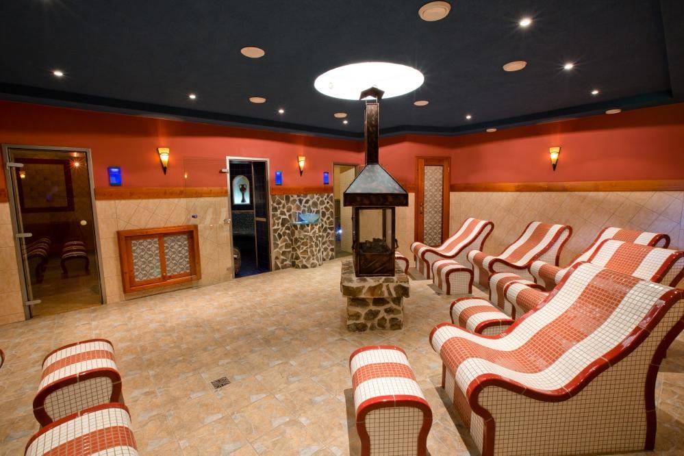 Hotel Gobor Витанова Экстерьер фото